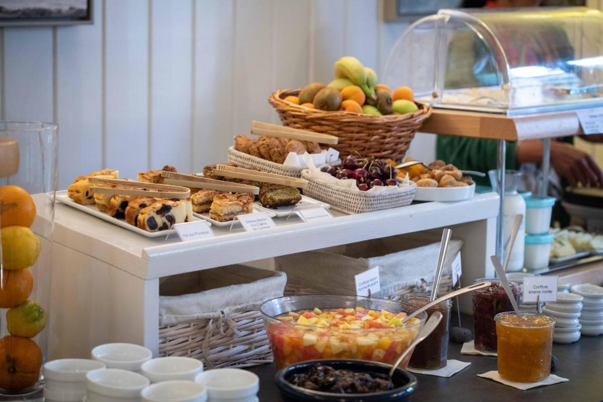Nourriture dans l'hôtel ou à proximité