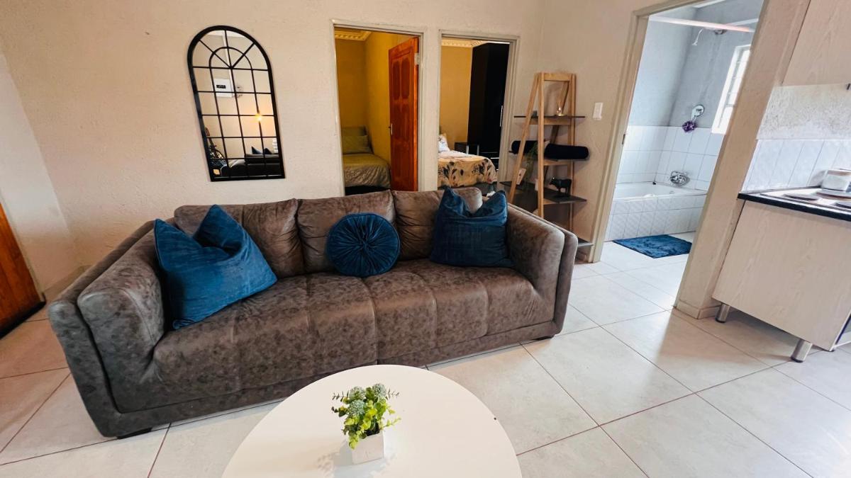 Zinathi Lodge - Housity