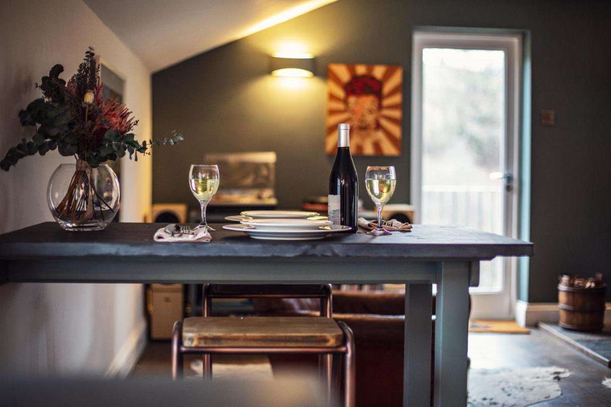 Black Mountains Stylish Hideaway, nr Crickhowell - Housity
