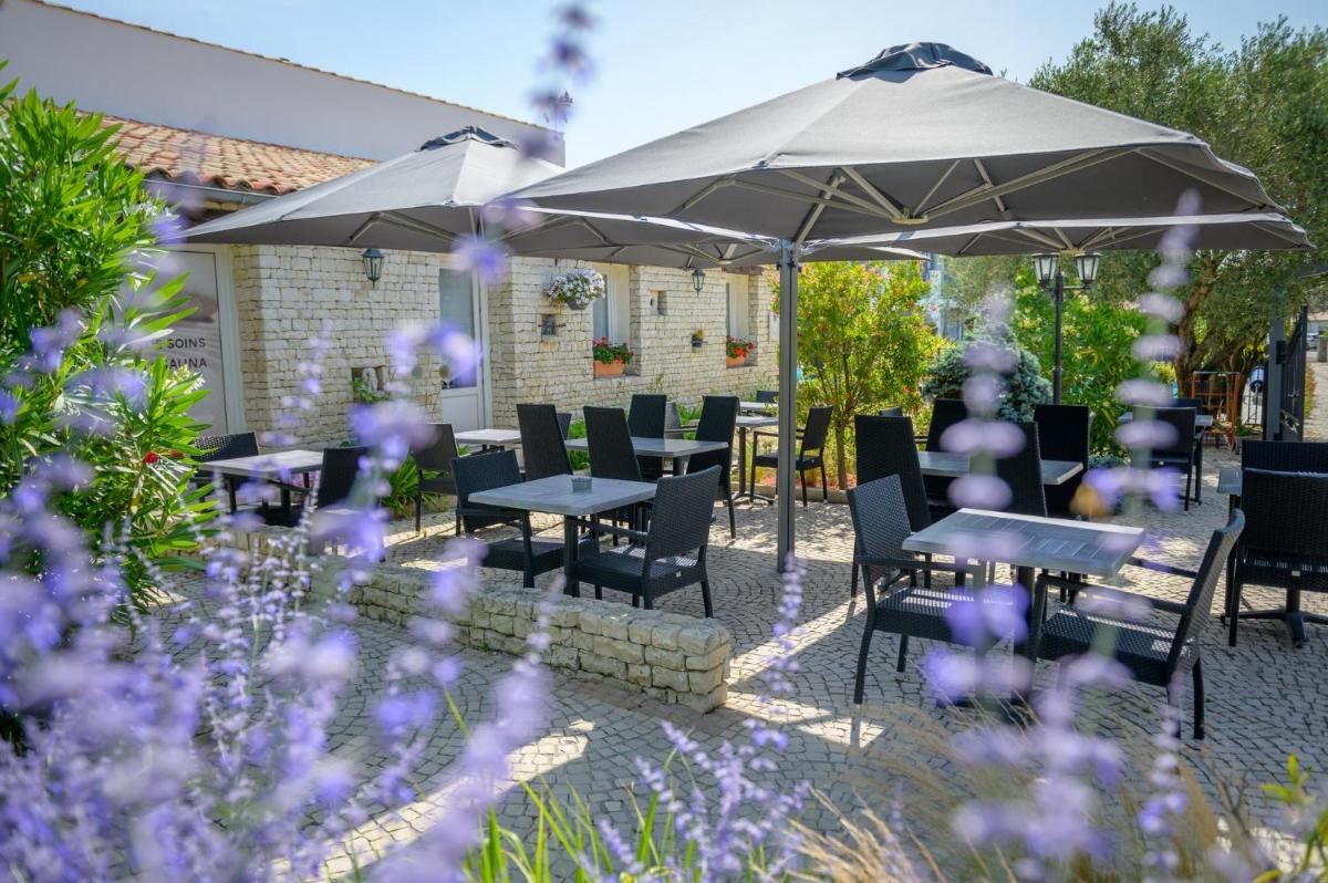 Jardin de l'établissement Hôtel Le Peu Breton