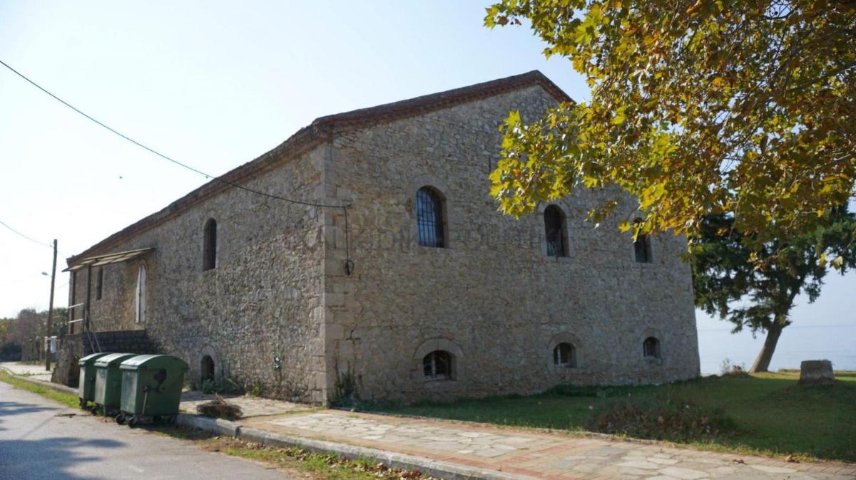 Nikos & Patras Houses - Housity
