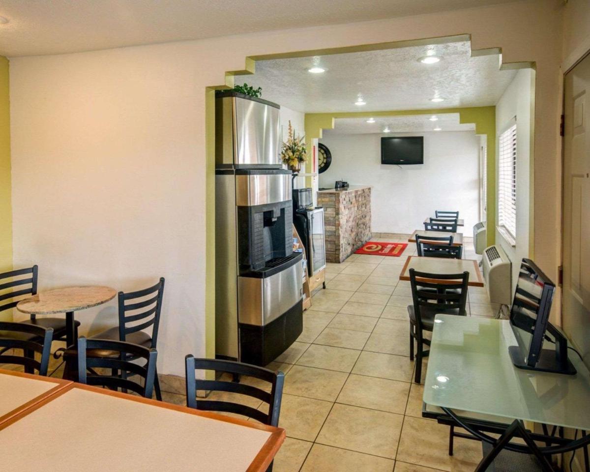 Econo Lodge Albuquerque East - Housity