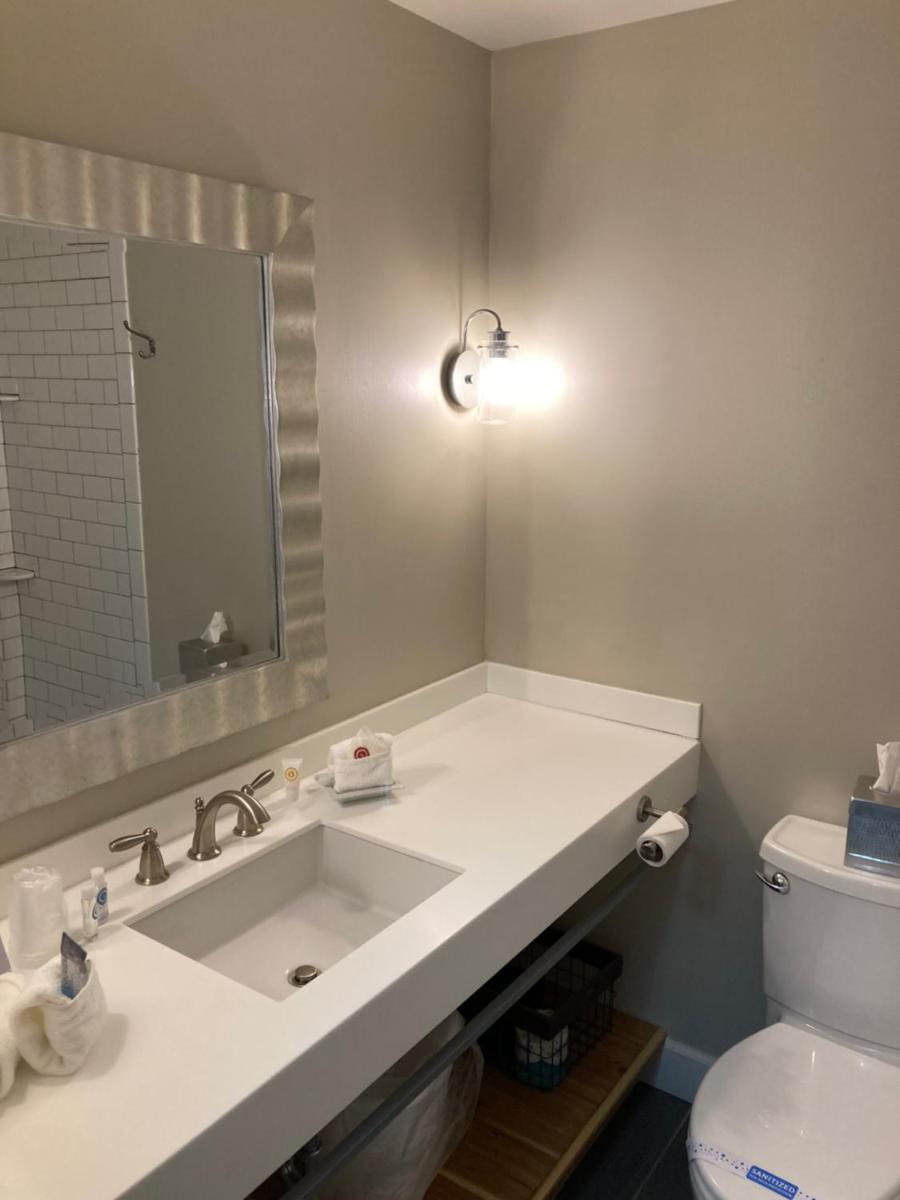 The Aurora Inn Hotel and Event Center - Housity