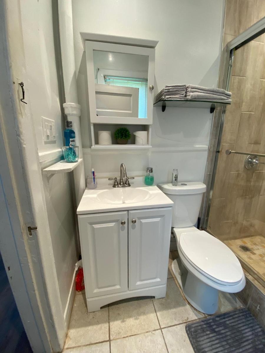 Lovely 2 Bedroom Cottage Just Off Orange Lake! - Housity