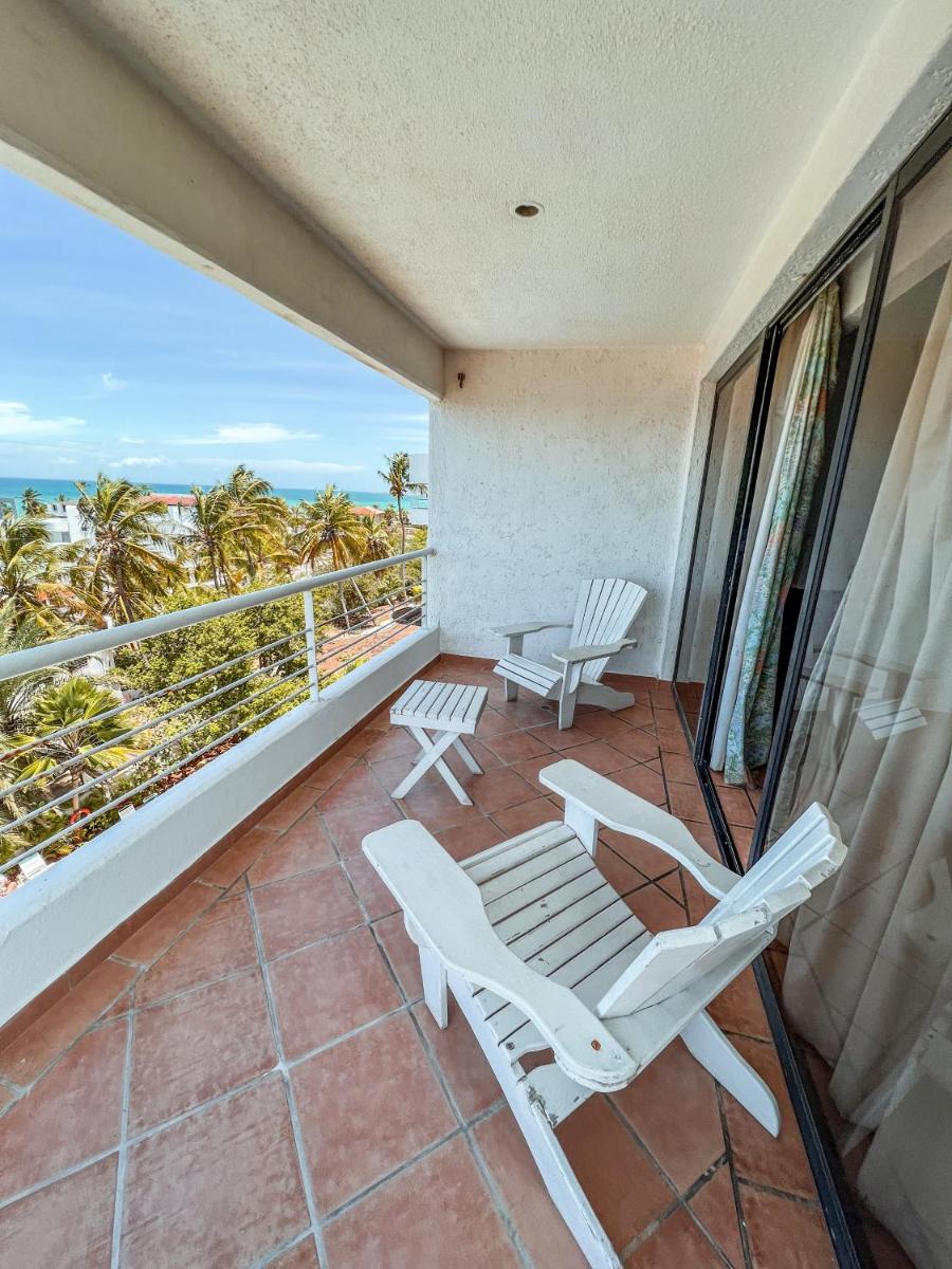 Hotel California Playa El Yaque - Housity