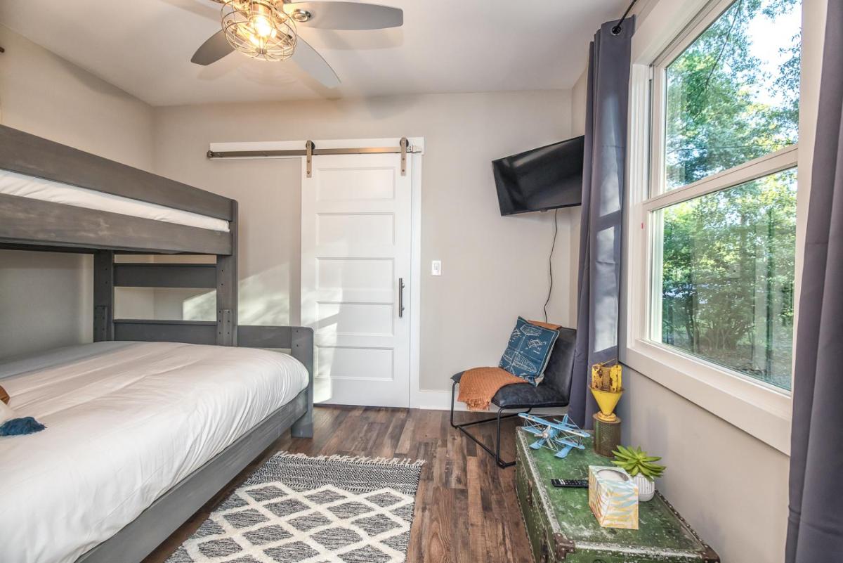 Your Industrial Wilmington Home 3 Bedroom - Housity