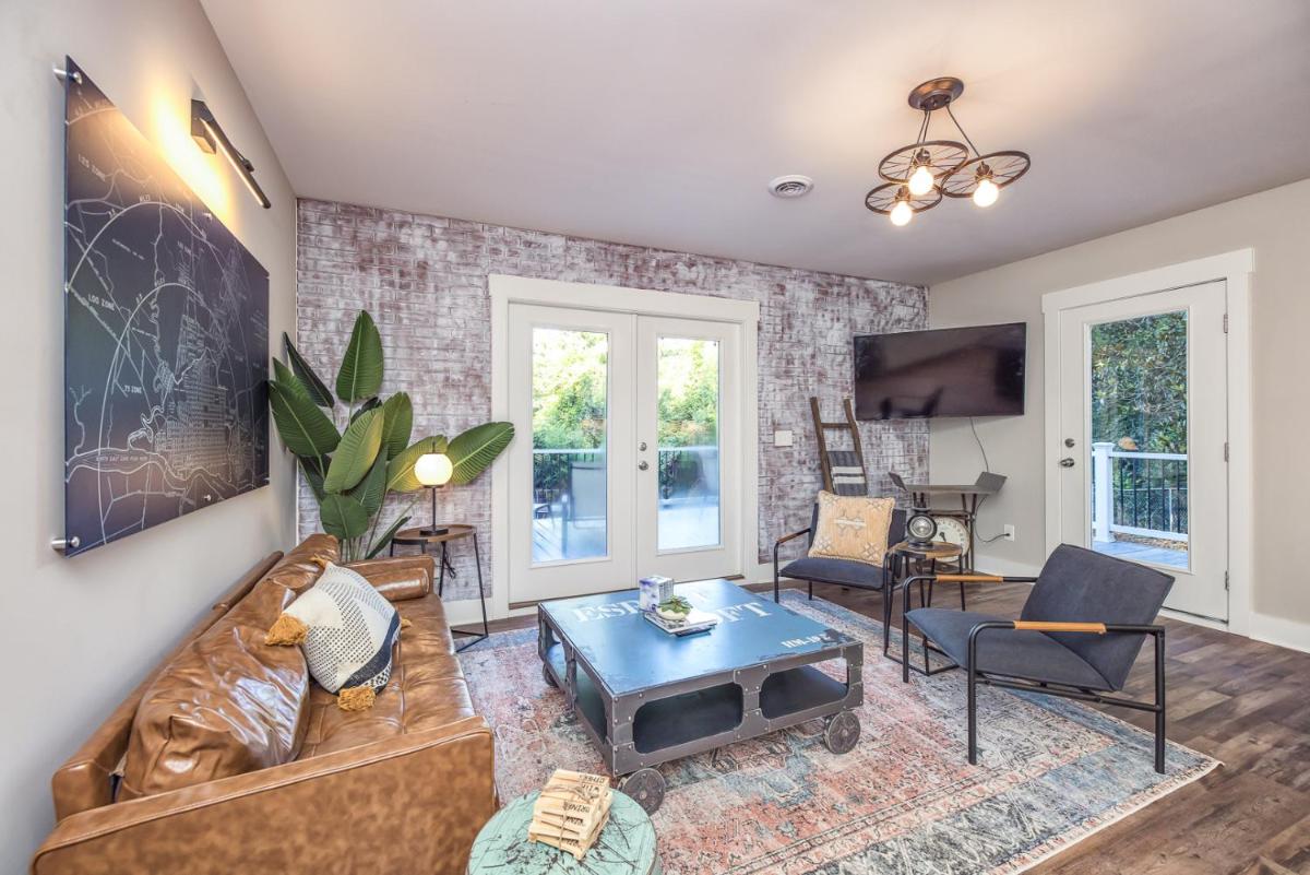 Your Industrial Wilmington Home 3 Bedroom - Housity