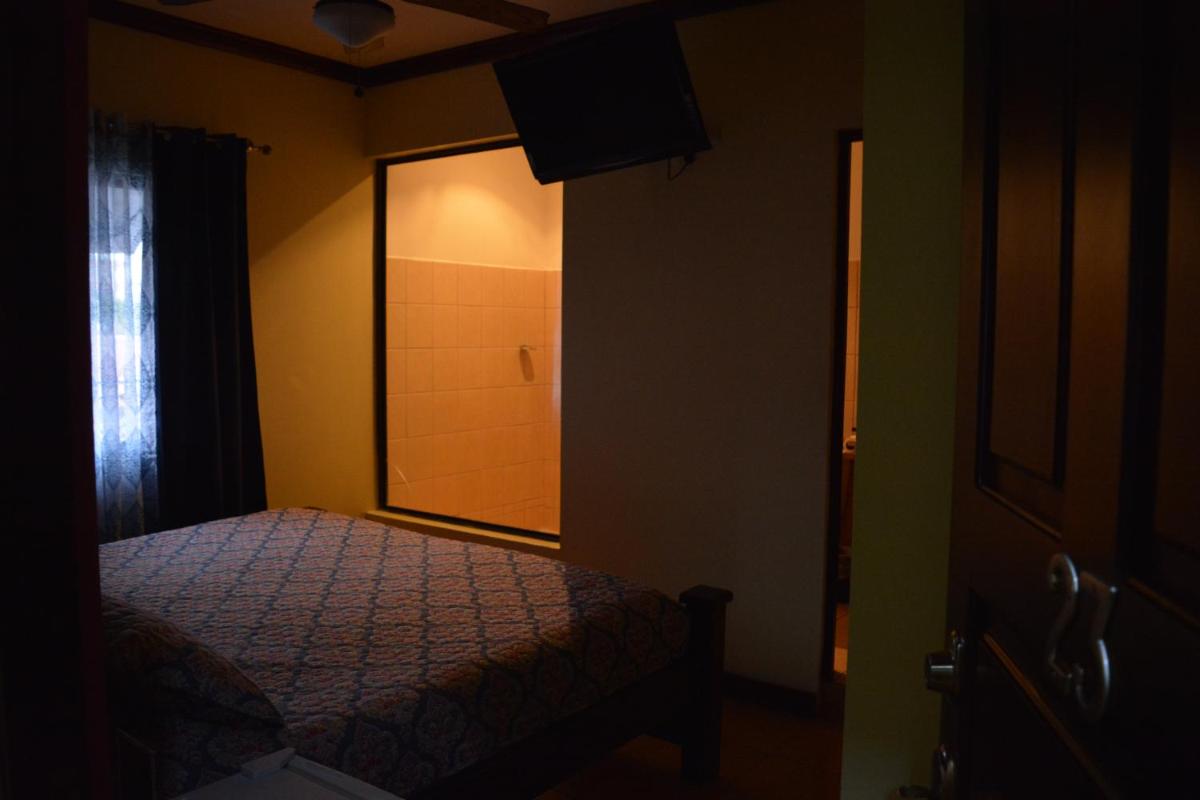 Hotel CR Lounge by Little Havana - Housity