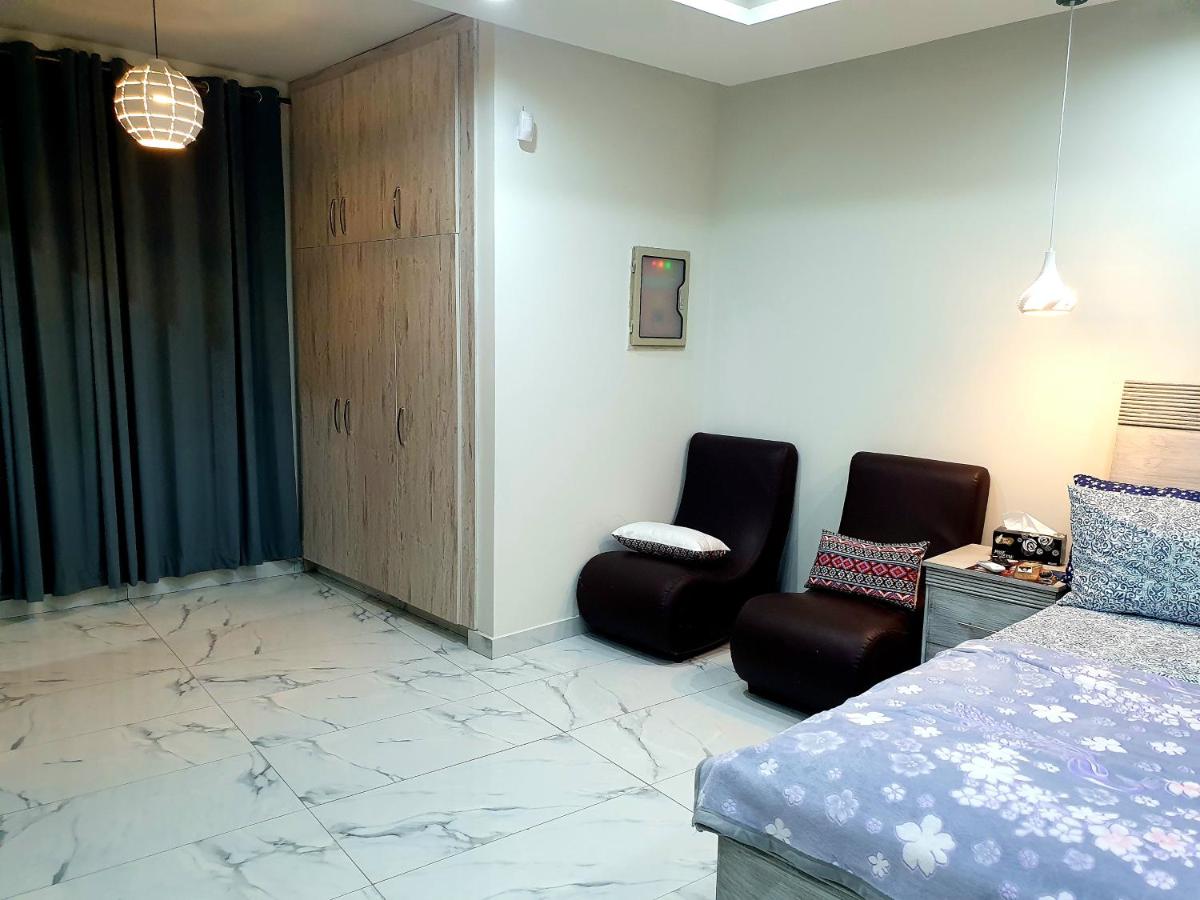 Cozy & Comfortable Studio Apt in Bahria Phase 7 - Housity