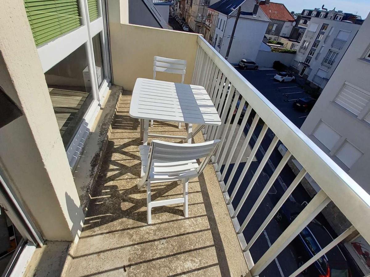 Studio lumineux avec balcon, 3e étage, proche plage, parking inclus. - FR-1-674-10 - Housity