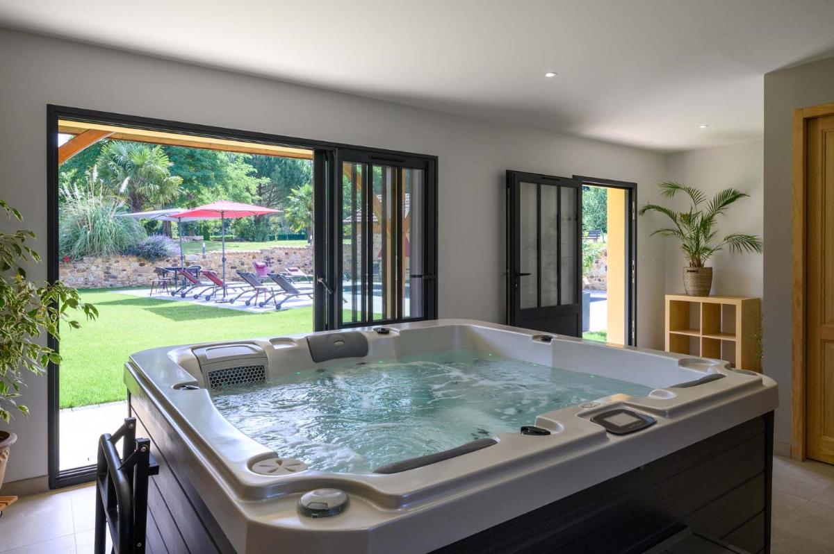 Domaine du Bugassou, Chambres, Table d'hôtes & SPA - Housity