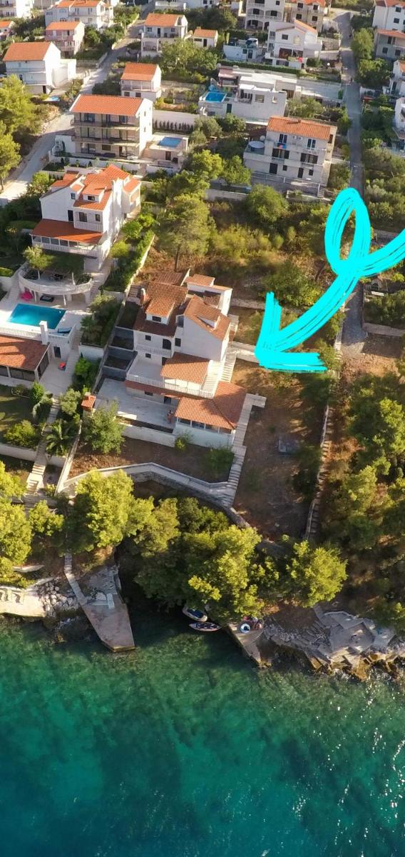 Seafront House Nusha - Housity