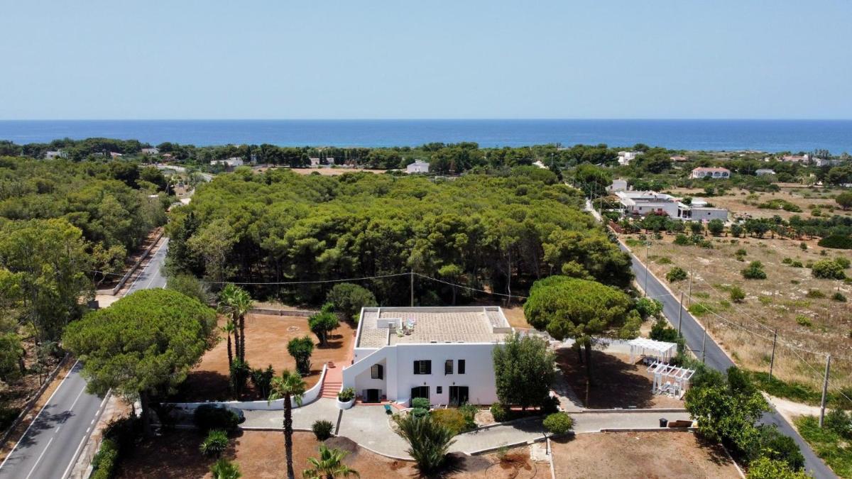 Villa Baia del Pizzo by Salento Affitti - Housity