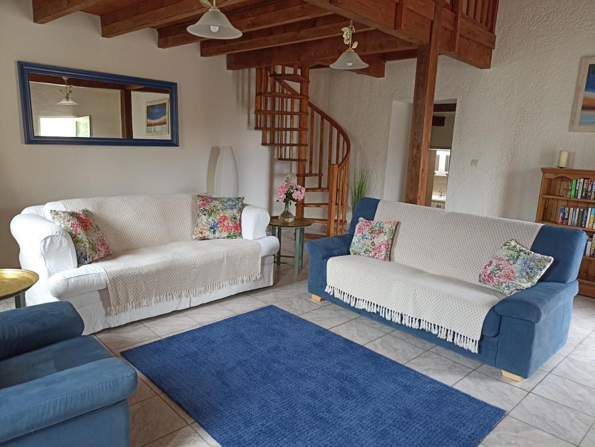 Maison Marin, Charming Village Cottage with Pool - Housity