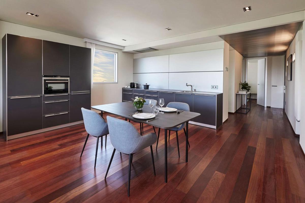 Una cocina o zona de cocina en Hyatt Regency Madrid Residences