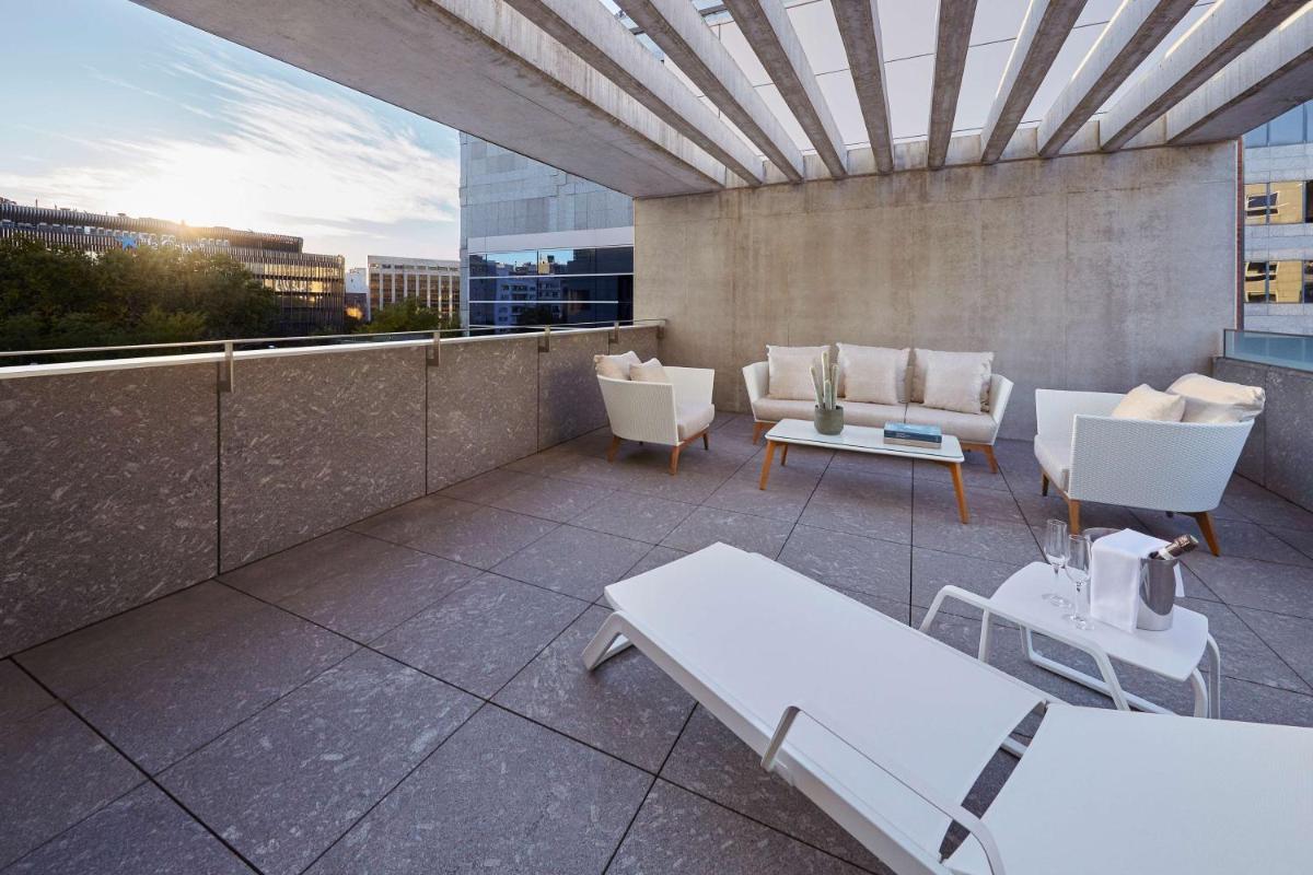 Un balcón o terraza de Hyatt Regency Madrid Residences