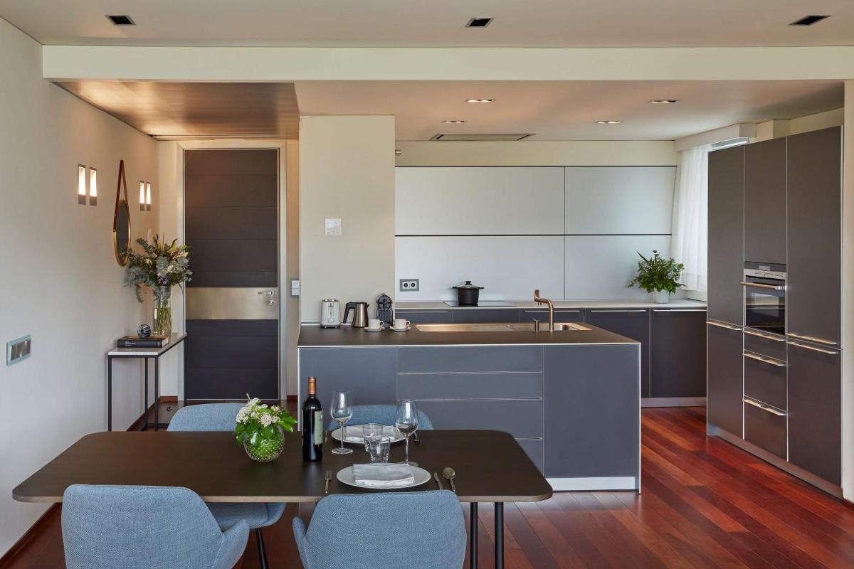 Una cocina o zona de cocina en Hyatt Regency Madrid Residences