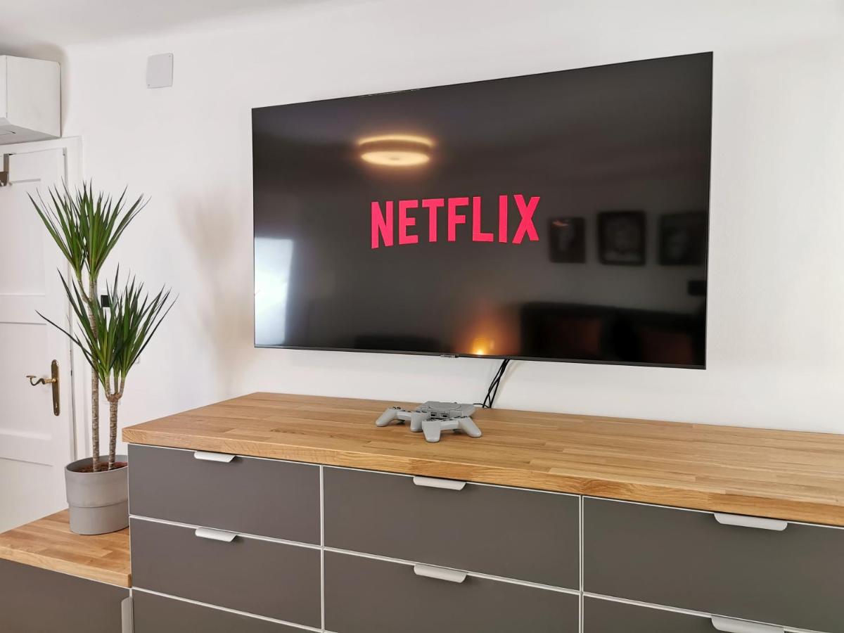 Neues City Center Piano Appartement mit Netflix - Housity
