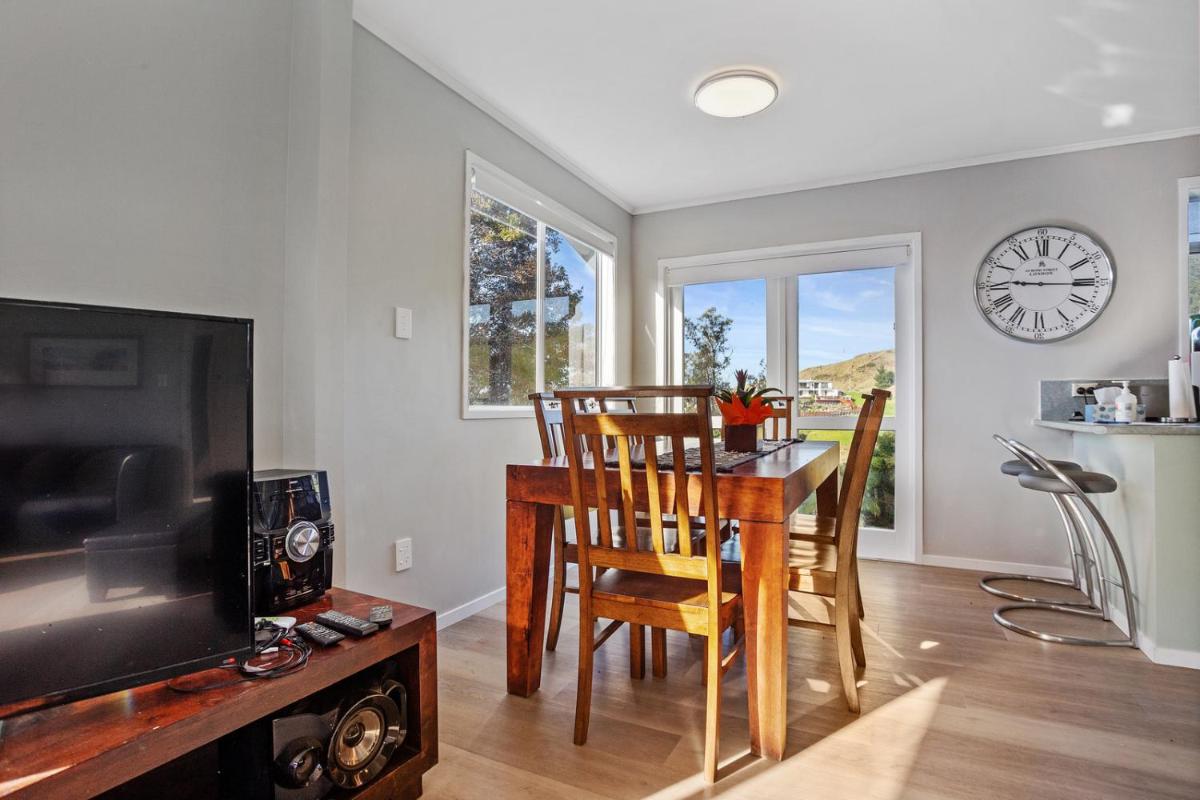 Nanny's Beach House - Waihi Beach Holiday Home - Housity