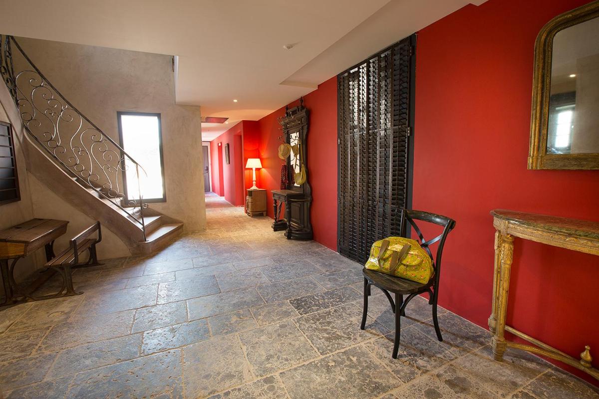 Coin salon dans l'établissement Hôtel-Spa Le Saint Cirq