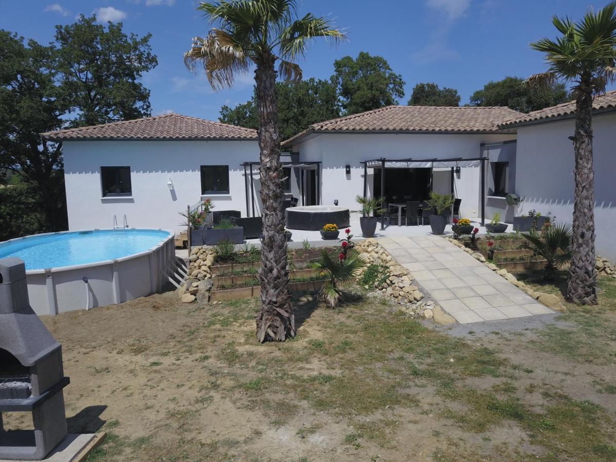 Grand villa avec piscine privée à 40min de la mer - Housity