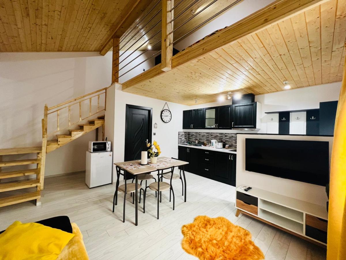 Reny's Studio Apartments -Hiperbara - Housity