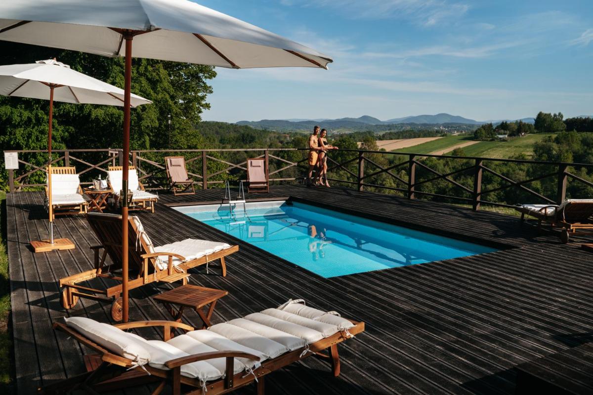 Dwór Sieraków - Housity