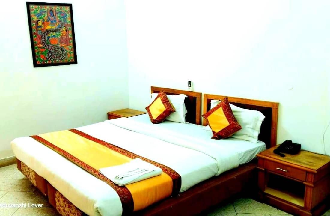 Suitetrails - Shri Kunj Hotel and Home Stay
