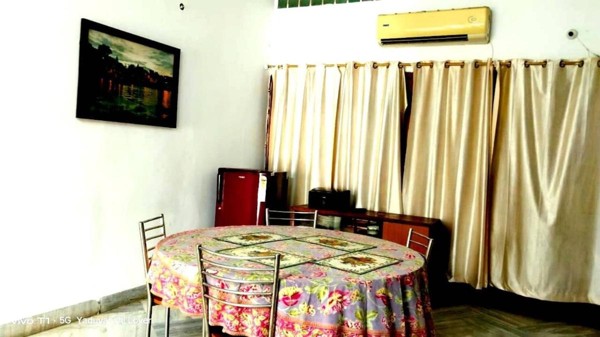 Suitetrails - Shri Kunj Hotel and Home Stay