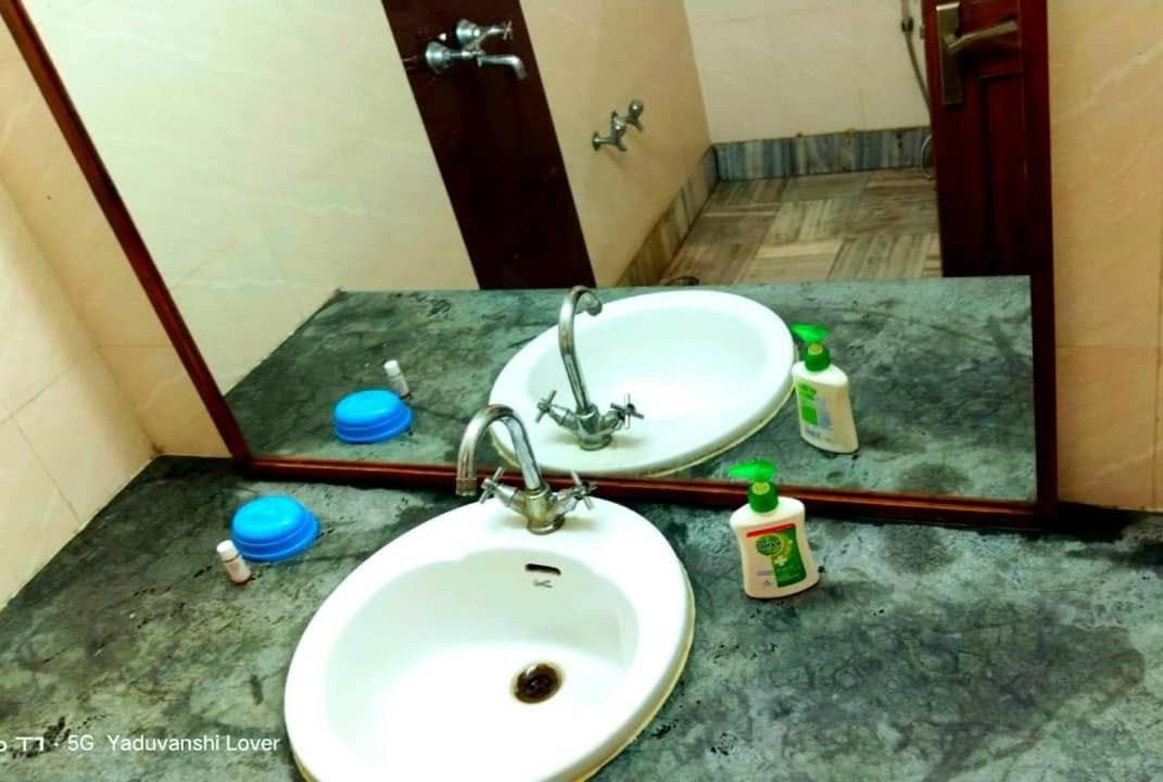 Suitetrails - Shri Kunj Hotel and Home Stay