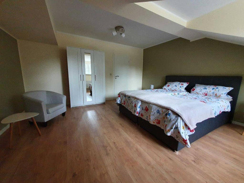 Ferienwohnung Am Bahnhof - Housity