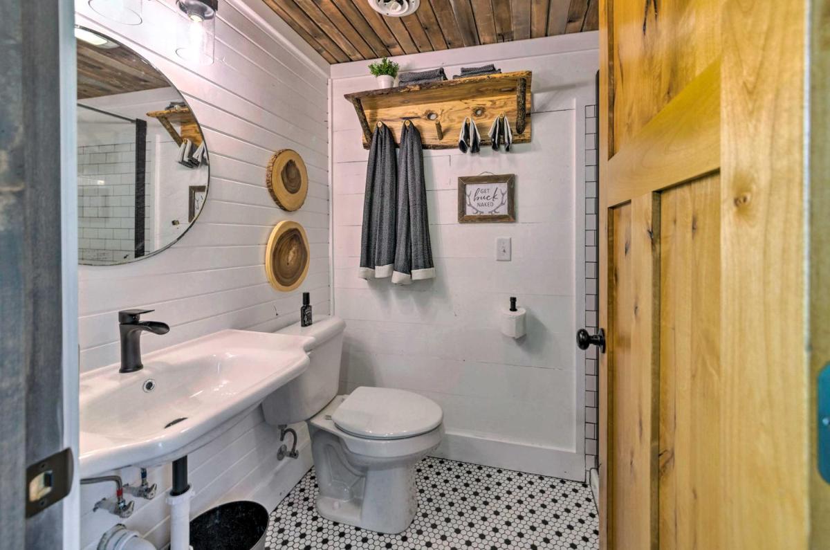 The Reubling House - Modern-Rustic Cabin! - Housity