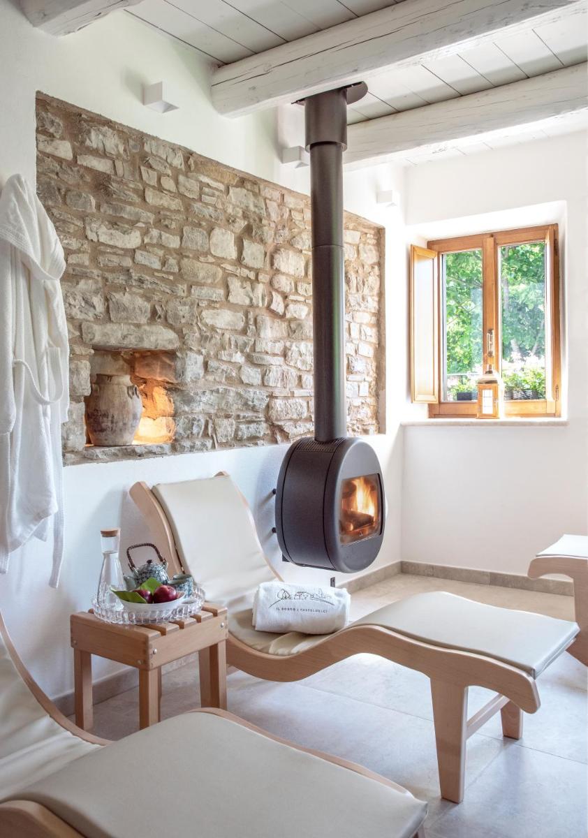 Il borgo Casteldelci - Housity