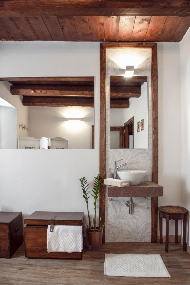 Il borgo Casteldelci - Housity