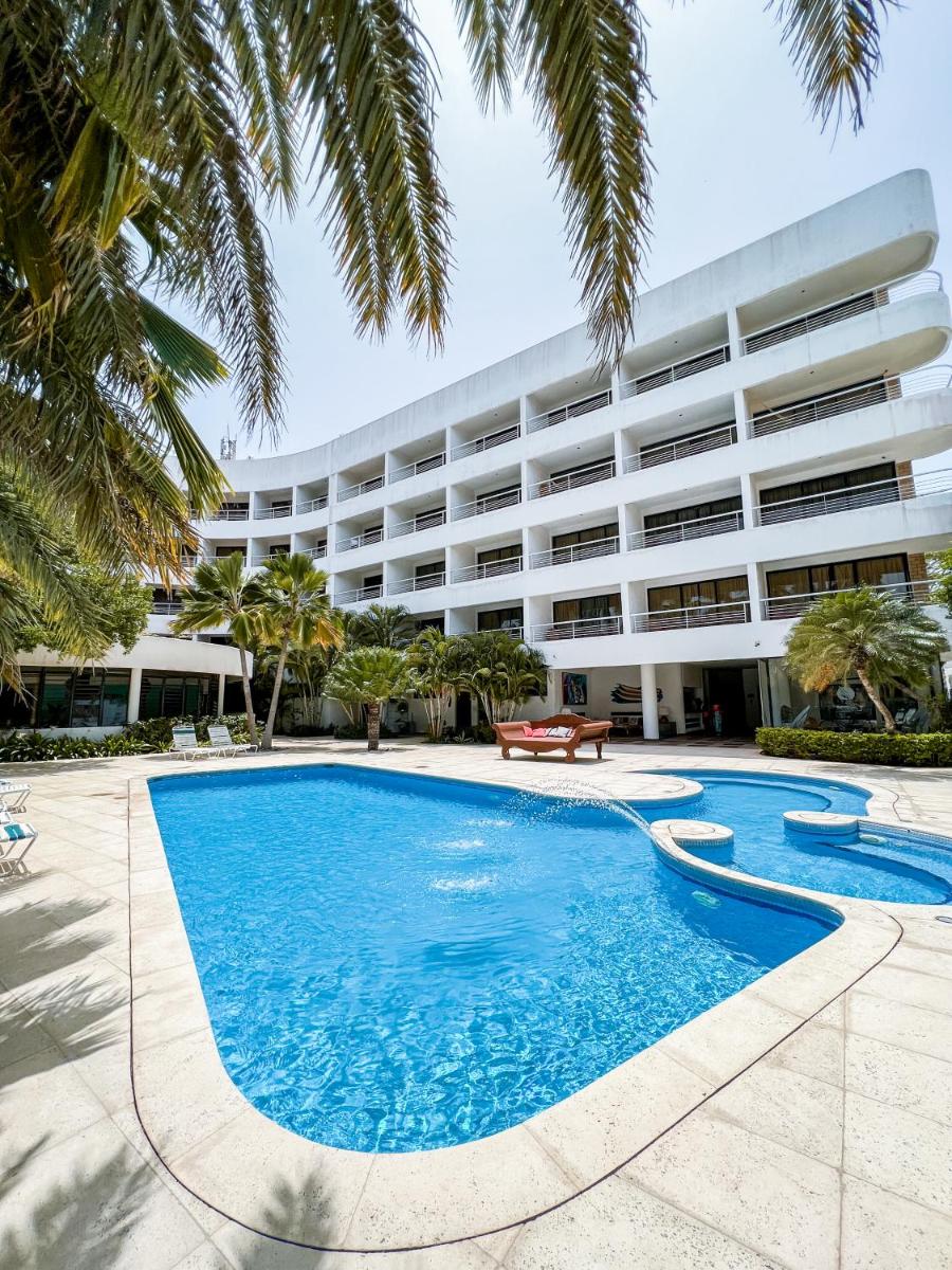 Hotel California Playa El Yaque - Housity
