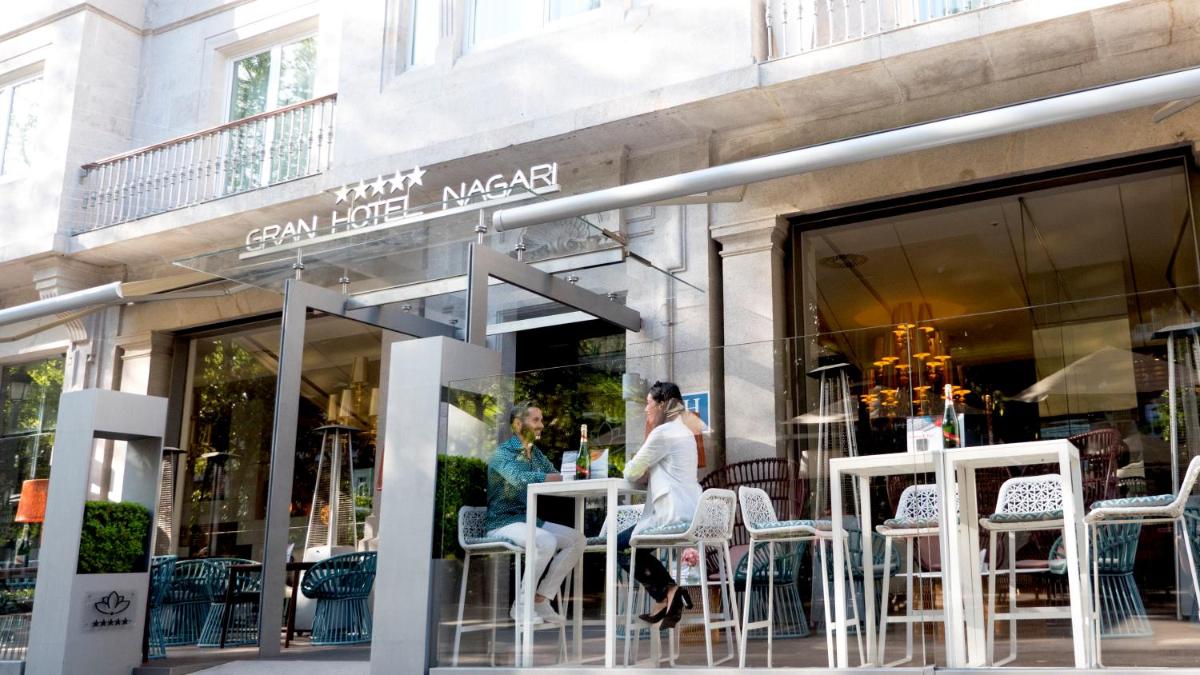 Un restaurante o sitio para comer en Gran Hotel Nagari Boutique & Spa