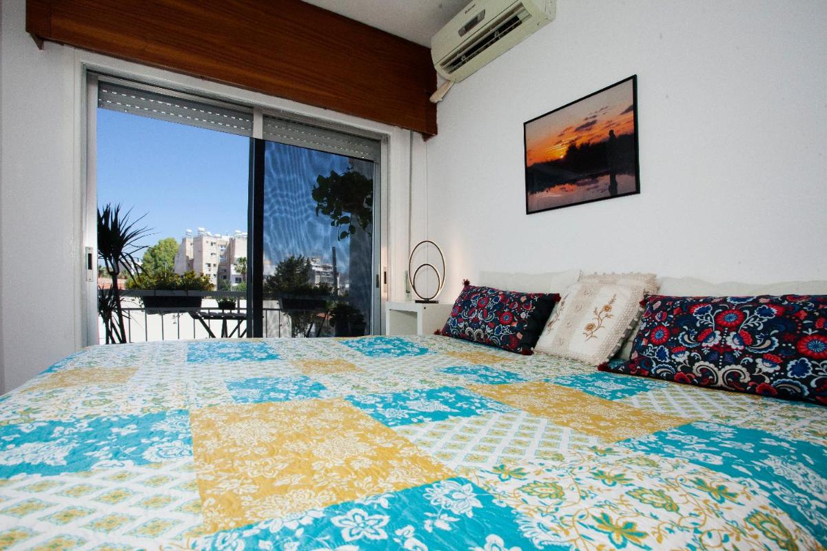 Suitetrails - ARTEMIS 3, Beachfront Boutique Apartment