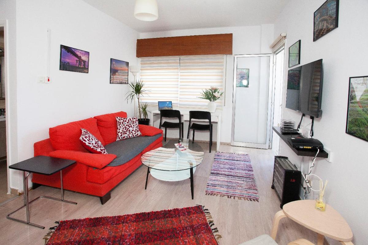 Suitetrails - ARTEMIS 3, Beachfront Boutique Apartment