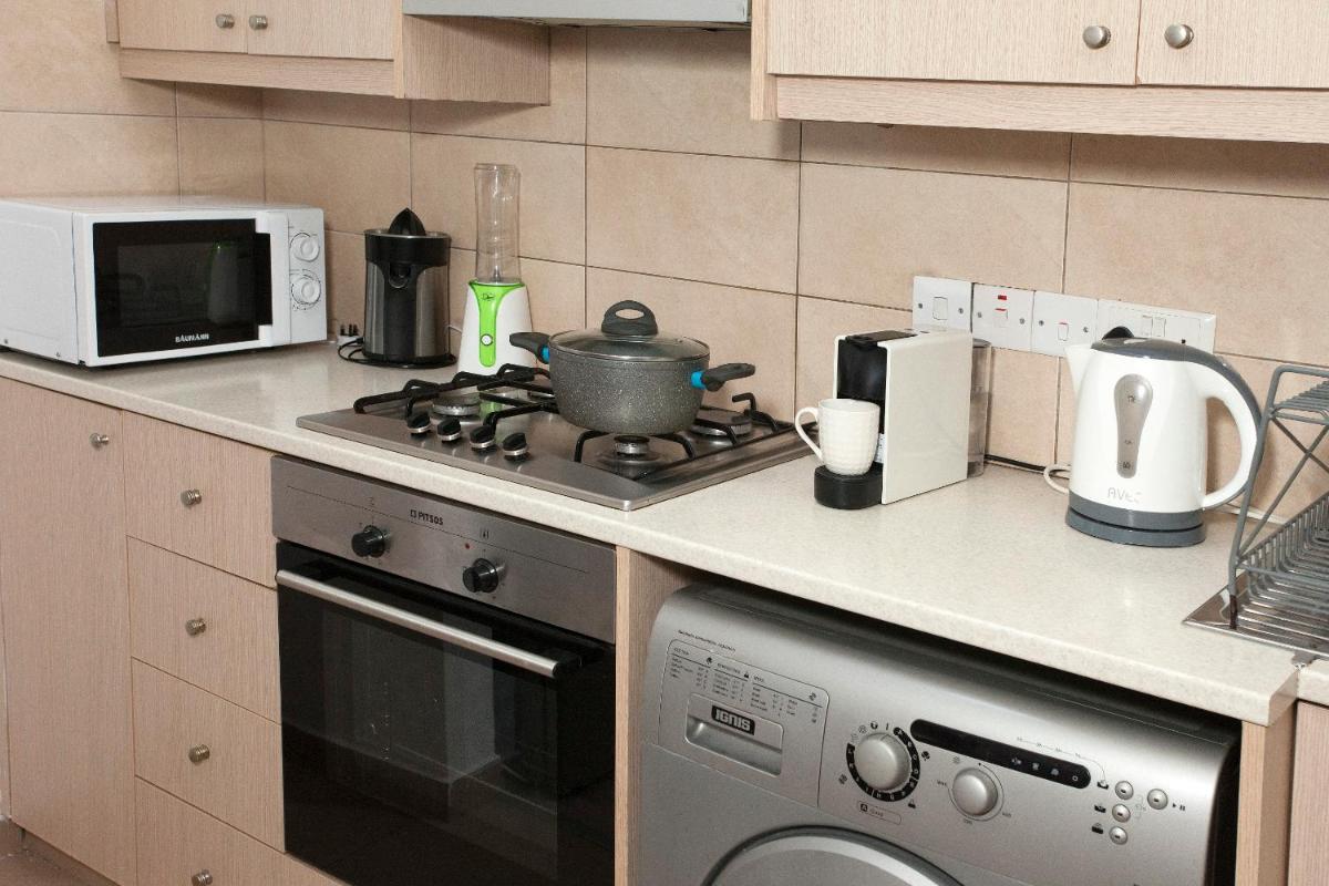 Suitetrails - ARTEMIS 3, Beachfront Boutique Apartment