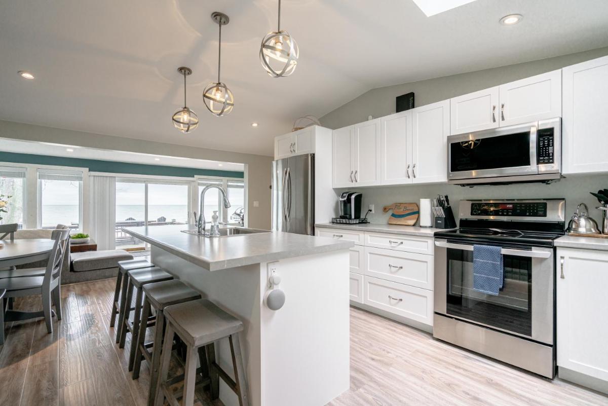 Pelee Breeze Lakehouse - A Point Pelee Retreat! - Housity