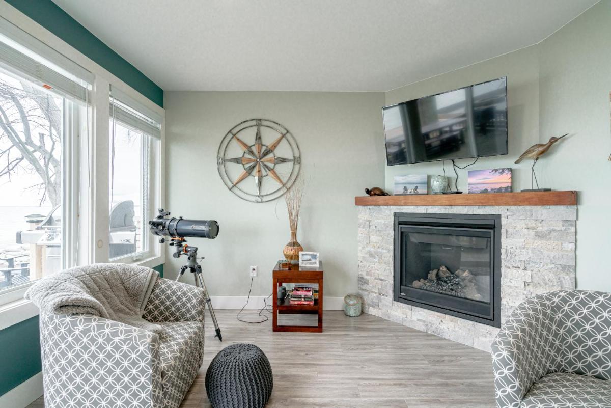 Pelee Breeze Lakehouse - A Point Pelee Retreat! - Housity
