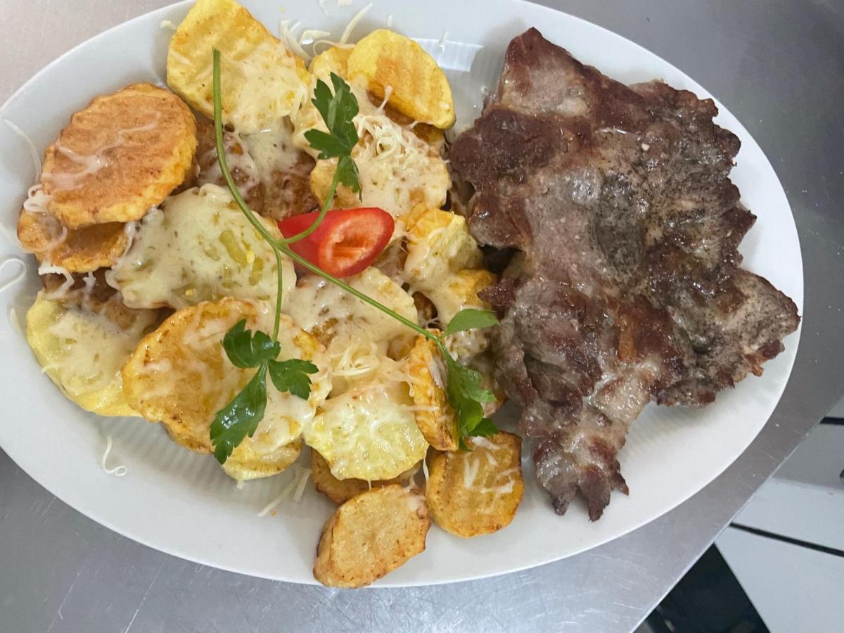 Pensiune cu restaurant - Housity