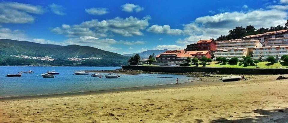 Albergue de peregrinos playa quenxe Corcubion - Housity