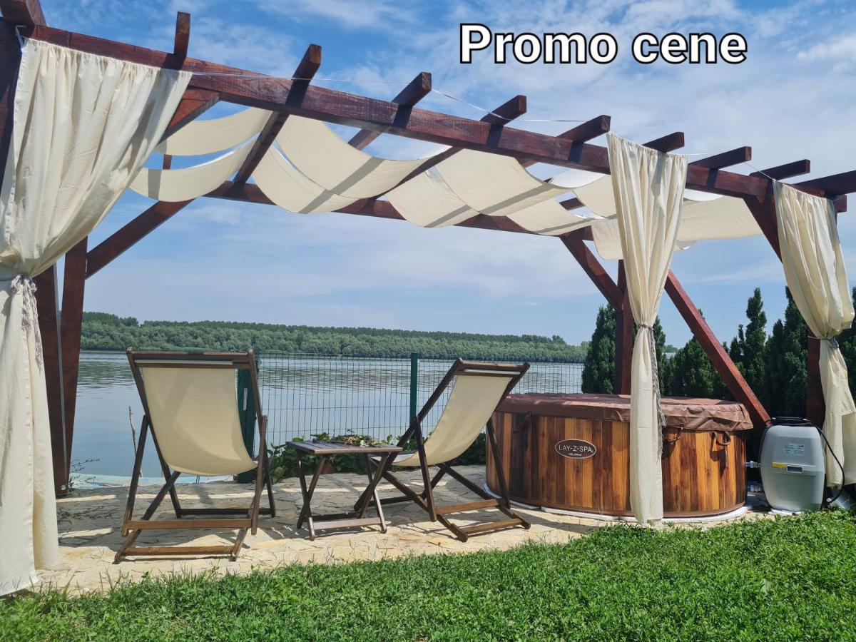 San na vodi - Housity