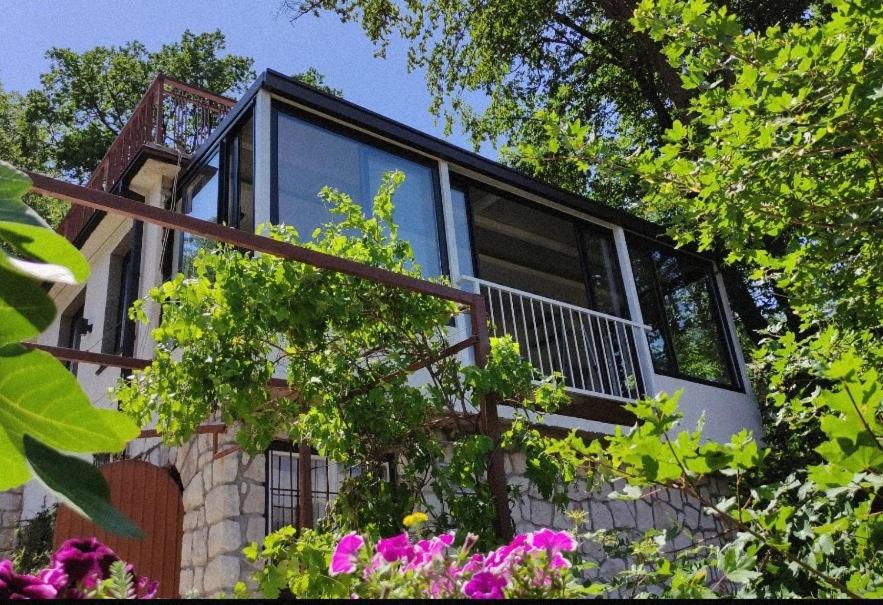 Amazing Sea-Mountain Valley View House with 3 Terraces and Huge Chill Gardens, 5min from the Sea! - Housity