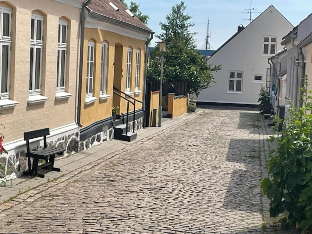 Charming house in the old town - renovated, WiFi, garden - Housity
