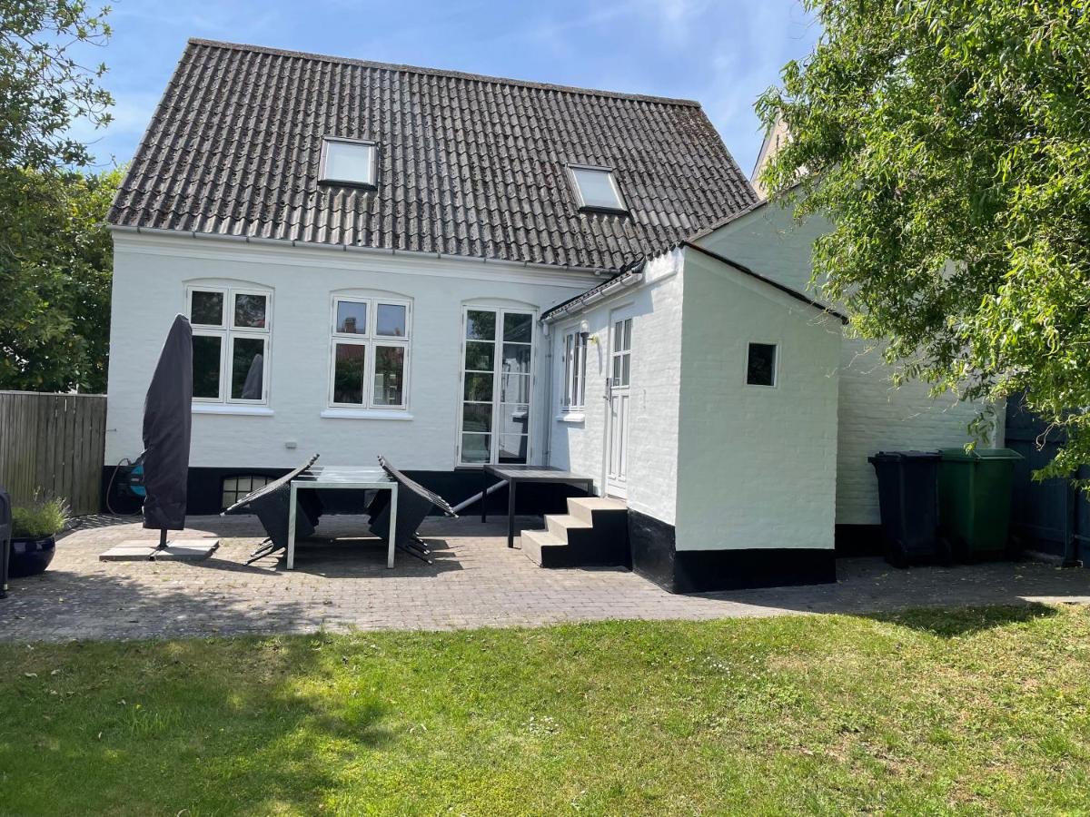 Charming house in the old town - renovated, WiFi, garden - Housity