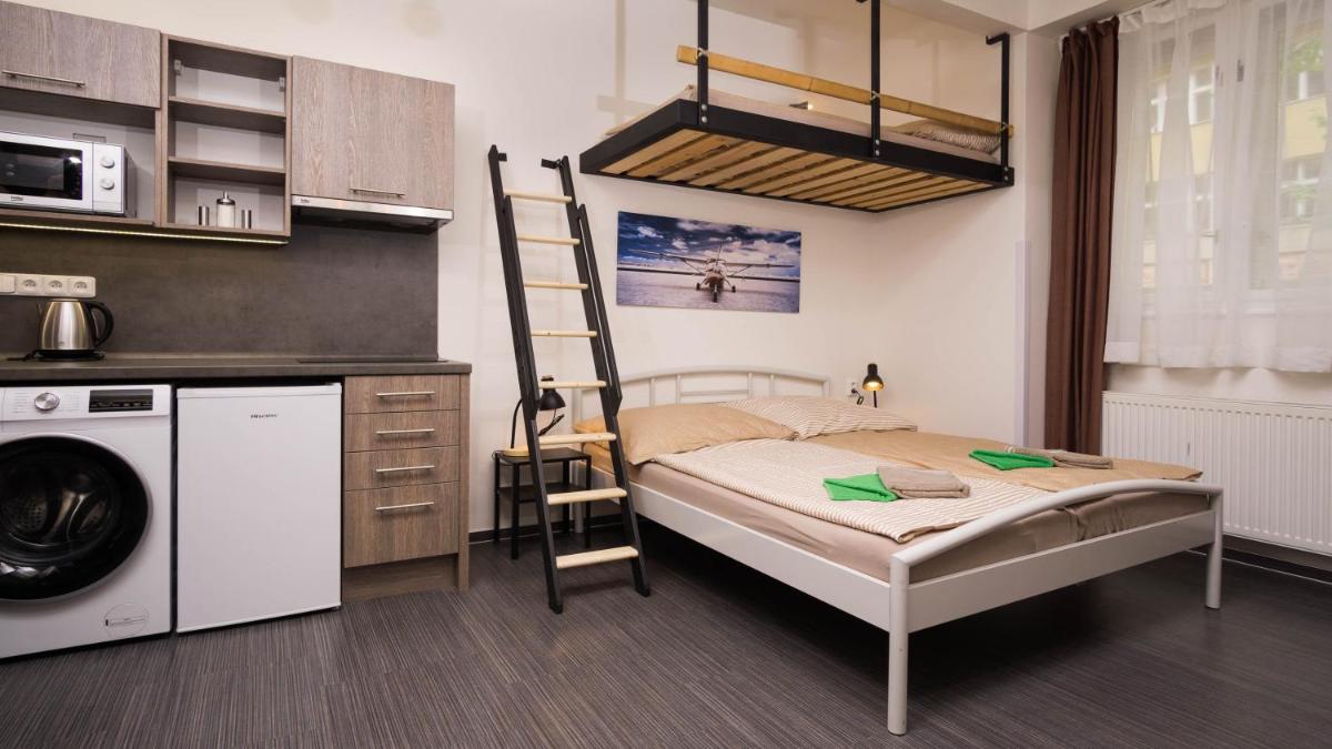 Flying Bed Apartment close to Prague Castle and Airport - Housity
