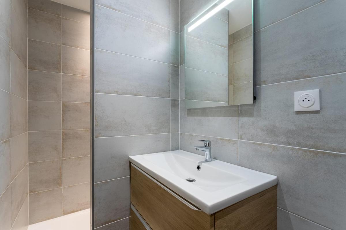 Luxurious 1 bedroom, AC, terrace, close beaches - Dodo et Tartine - Housity