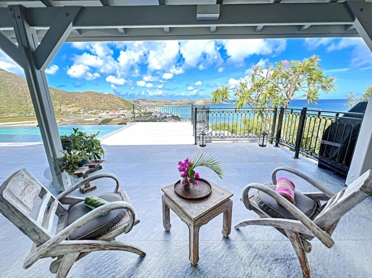 Frangipani Room in shared Villa Diamant, swimming pool, sea view - Housity